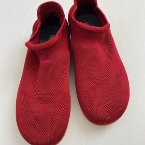 Kinis Lucy Red Walking Shoes Unisex Size M2 | New Without Box
